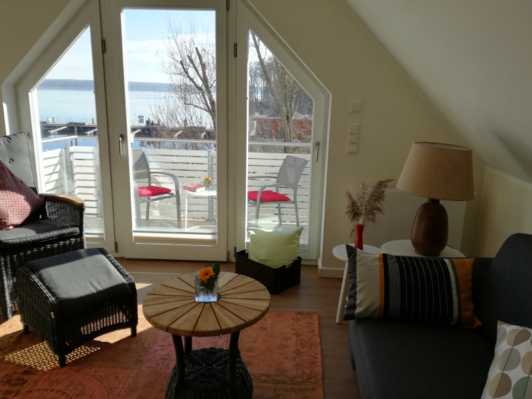 Auch vom Wohnzimmer haben Sie einen schönen Seeblick